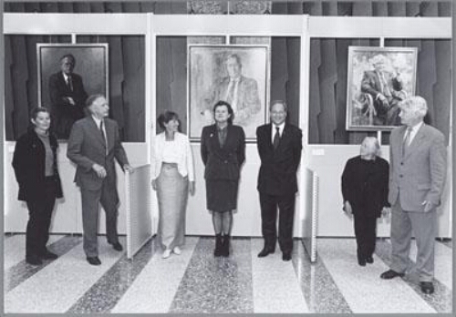 Presentatie van kunstwerken door Tweede Kamer voorzitter. 1998