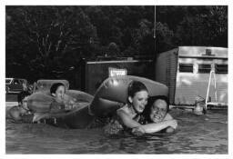 Mijnwerkster Dorothy Keene in het zwembad. 1985