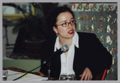 Maaike Botman tijdens een ZamiCasa met als thema: vluchtelingenvrouwen en de arbeidsmarkt. 2000