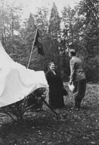 Johanna Westerdijk rechts 1937