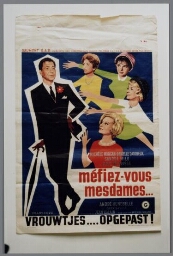 Foto van een affiche met een film aankondiging: 'méfiez-vous mesdames', Nederlandse vertaling: 'vrouwtjes ...opgepast!'. 195?