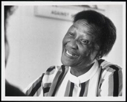 Ellen Kuzwayo kwam op voor de rechten van vrouwen in Zuid-Afrika 1985