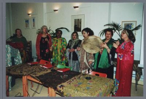Optreden van internationaal koor uit Alkmaar bij ZAMI bijeenkomst. 2001