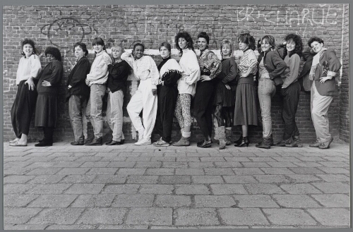 Portret van meidenwerksters van de Haagse club- en buurthuizen. 1988