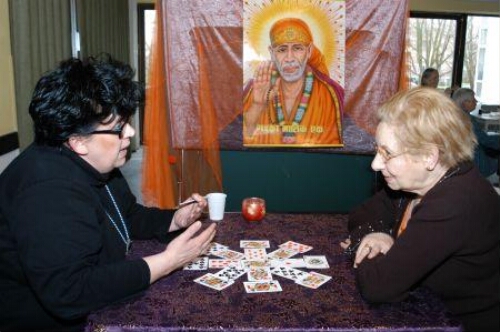 Kaartleggen in Wijk- en Dienstencentrum Mariahoeve tijdens Internationale Vrouwendag met als thema 'Maria heeft spirit!' 2007