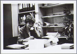 Medewerkster van vrouwendrukkerij Virginia. 1985