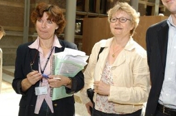 Tussen de 100 en 150 NT2-docenten ( Nederlands als tweede taal) verzamelden zich om de beraadslagingen over de Contourennota in de Tweede Kamer bij te wonen 2004