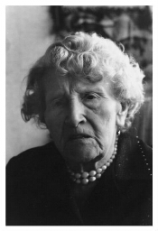 Niesje Stapel (94 jaar) is in 1963 in het Dreeshuis gekomen 1981