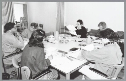 Wekelijks overleg van de Kontaktgroep Vrouwen sociale vernieuwing in Rotterdam 1991