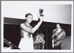 Uitreiking van de Zami Award 1997 voor Beste Actrice op het Zami Filmfestival 1997