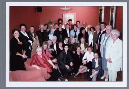 Groepsfoto van de Soroptimistenclub in Nijmegen. 2001
