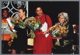 Monique Hoogmoed, Edy Seriese, Ernestive Comvalius en Cisca Pattipilohy (v.l.n.r.) tijdens de uitreiking van de Zami Award 2000 met het thema literatuur. 2000