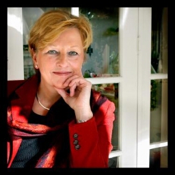Portret van Cathy Spierenburg, omroepvrouw van het jaar 2002 2003