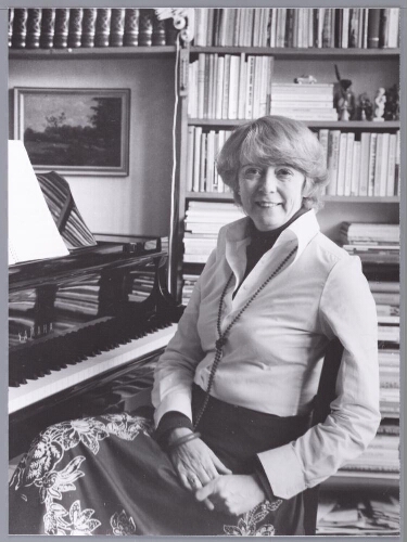Portret van pianiste en muziekdocent Caecilia Andriessen 198?