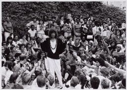 Angela Davis spreekt tijdens de Wereldvrouwenconferentie in Nairobi 1985
