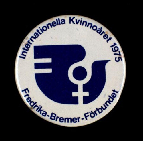 Button. 'Internationella Kvinnoåret 1975 : Frederika-Bremer-Förbundet'