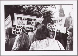 Vondelparkdemonstratie/manifestatie met ballonvaart: Wij Vrouwen Eisen Abortus Vrij 1980