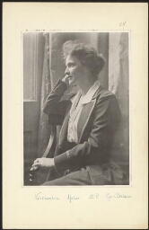 Portret van Viscountess Nancy Witcher Astor (1879-1964), eerste vrouwelijke volksvertegenwoordiger in het Engelse Lagerhuis 1930-1940