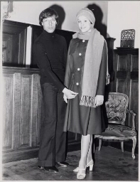 Frans Molenaar met kunstrijdster Dianne de Leeuw, voordat zij tot sportvrouw 1975 werd uitgeroepen 1975