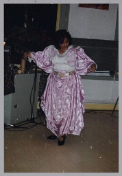Traditionele Roma dans tijdens een ZamiCasa (activiteiten- en eetcafé van Zami) met als thema: Roma en Sinti. 1998