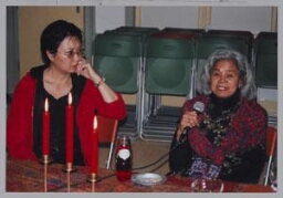 Cisca Pattipilohy en Moni Weiss tijdens de nieuwjaarsreceptie 2000 2000