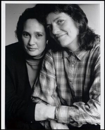 Portret van Evelien (rechts) en Bianca (links) 1995