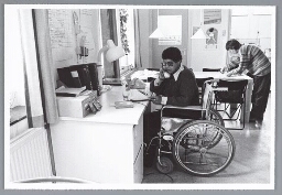 In het vrouwengezondheidscentrum wordt spreekuur gehouden 1983