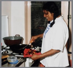 Koken in het Vrouwenhuis. 1999
