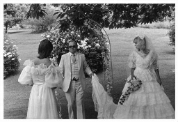 Een bruid in een park. 1985