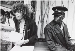 Angela Davis (l.) tijdens de wereldvrouwenconferentie in Nairobi. 1985