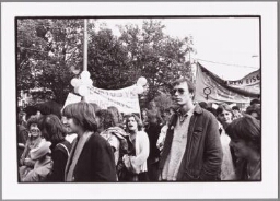 Vondelparkdemonstratie/manifestatie met ballonvaart: Wij Vrouwen Eisen Abortus Vrij 1980