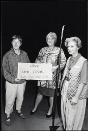 Uitreiking Joke Smit Prijs 1992 aan Leontine Bijleveld. 1992