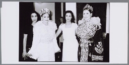 Show van Marokkaanse bruidsjurken tijdens internationaal vrouwenfeest. 2000