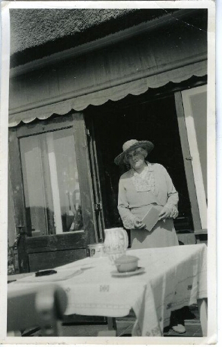 Foto van Johanna de Haan van Maarseveen (1873-1946) ca. 1960