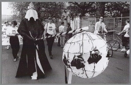Leden van de Schorerstichting doen mee aan de demonstratie tijdens Europride. 1994