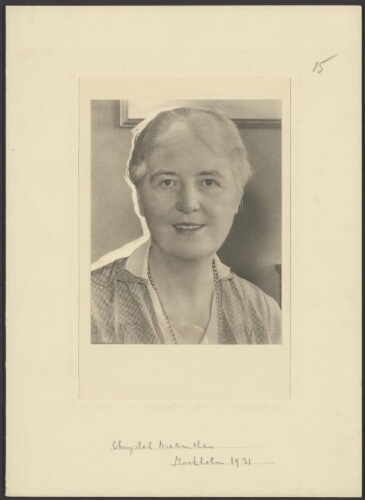 Portret van Chrystal Macmillan (1872-1937), betrokken bij de Women's International League for Peace and Freedom (WILPF), opgericht tijdens het vrouwencongres in Den Haag in 1915 1931
