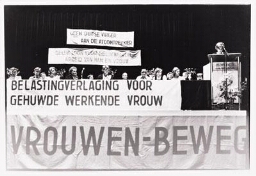 Vrouwenaktiedag georganiseerd door de Nederlandse Vrouwenbeweging 1975