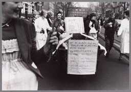 Demonstranten bij de vrouwenstaking tegen de abortuswet 1981