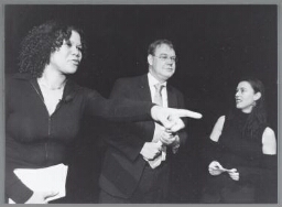 Minister de Geus met Adelheid Roosen en Anousha Nzume tijdens de viering van 25 jaar DCE ( Directie Coördinatie Emancipatiebeleid van het Ministerie van Sociale Zaken). 2003