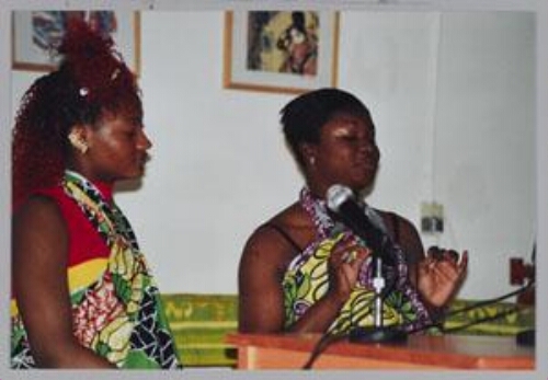 Jongerentheatergroep van Stichting Sempe tijdens een Zamicasa 2000