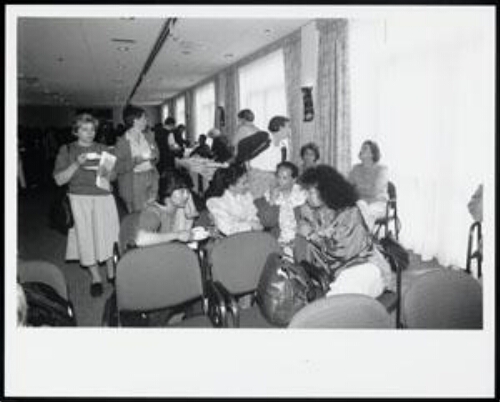 Deelnemers aan een vrouwencongres in Nijmegen 1989