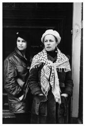 Violet, prostituée in ruste, met haar Engelse vriendin/collega Eva (=Georgie) op weg naar een politieke bijeenkomst, zij maakt zich sterk voor de erkenning van het beroep prostituée en ijvert voor de oprichting van een vakbond. 1981