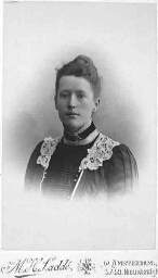 Portret van Marie Jeannette Baale, de eerste vrouwelijke doctor in de klassieke letteren. 189??