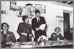 Persconferentie 'Vrouw en Europa' in de Nieuwspoort georganiseerd door de Nederlandse vrouwen Raad. 1989