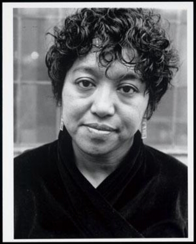 Portret van Dolly Hitipeuw, medewerker van Stichting de Maan 1992
