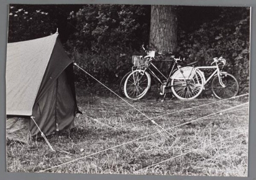 Tent met fietsen tijdens vakantie 1979