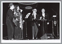 Optreden van Kitty en Marleen met Anneke Grönloh in Pluijm. 1994