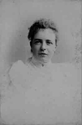 Portret van Esther Welmoet Wijnaendts Francken-Dyserinck (1876-1956) tijdens haar verlovingstijd. 1896
