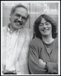 Mieke Goudt -oprichster van de Vrouwenkrant- met een collega 1995