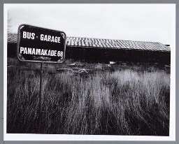 Bord met de tekst 'Bus-Garage Panamakade 68' op het Java-eiland 1991